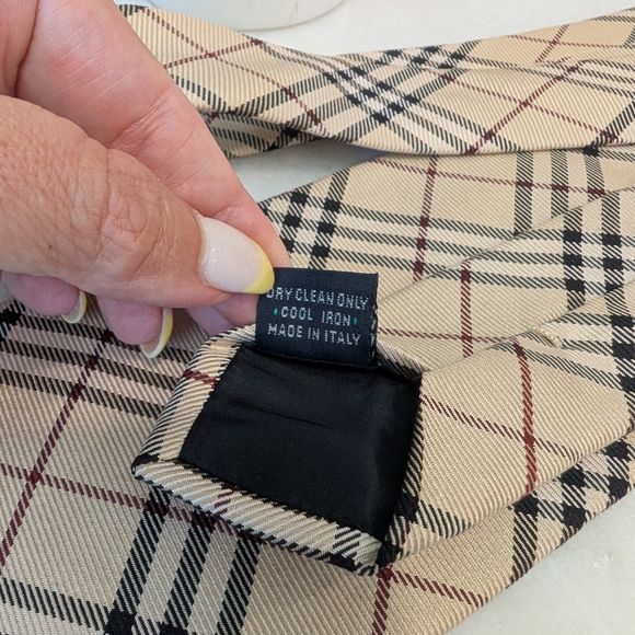 Burberry London Classic Plaid Mens Tie - Picture 6 of 10
